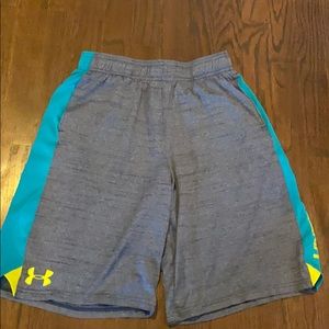 Under armour boys shorts size large